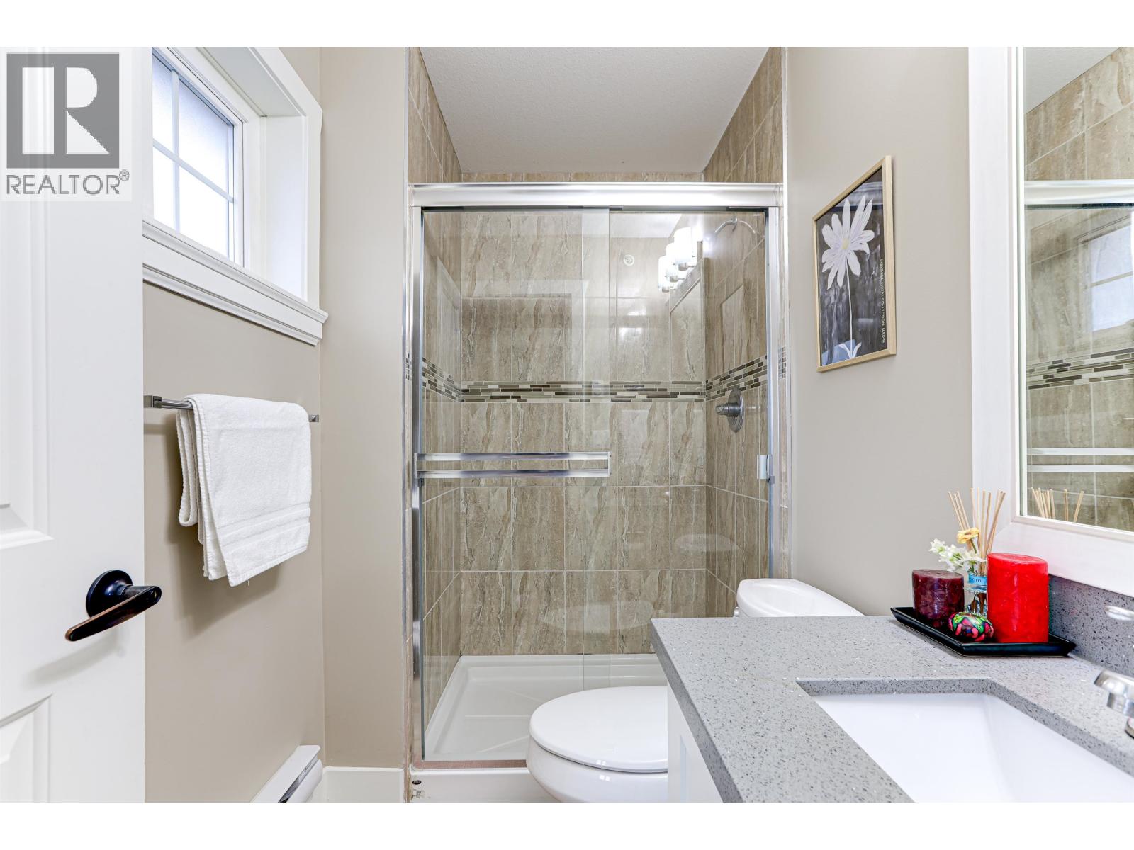 5 305 JARDINE STREET, New Westminster