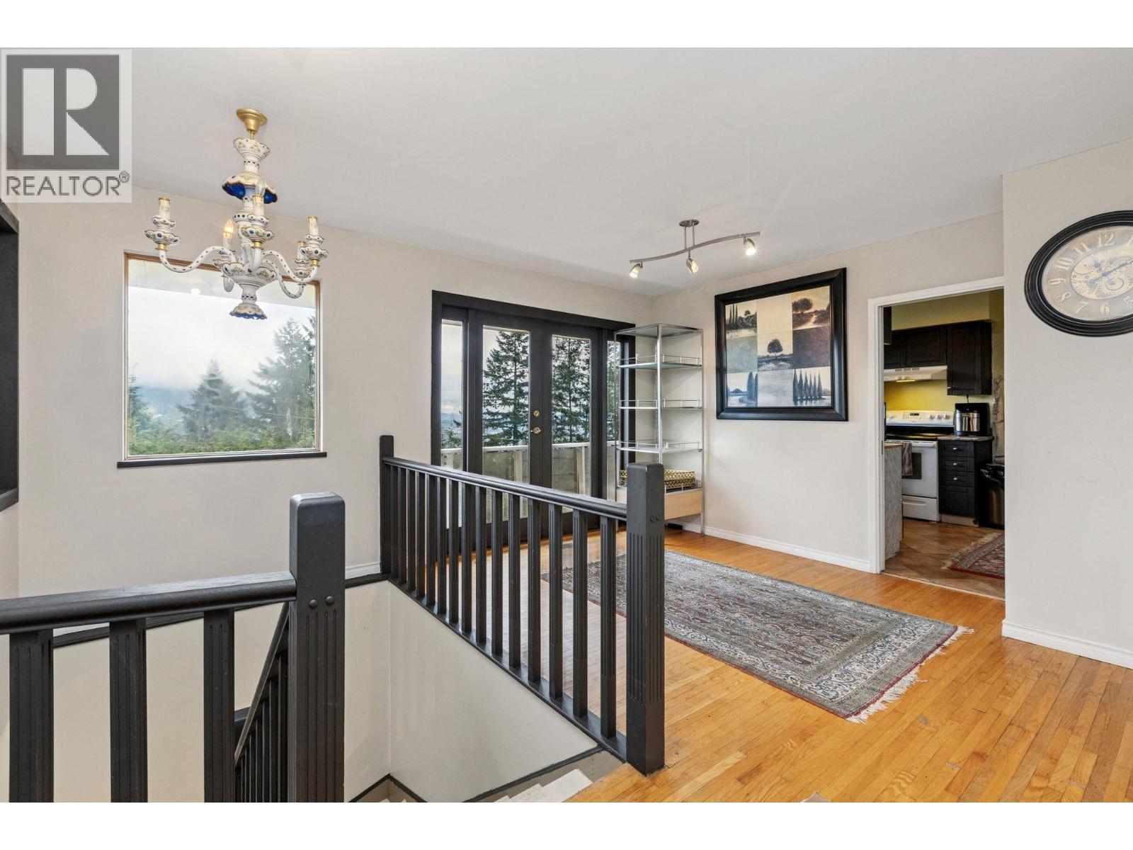 556 BALLANTREE ROAD, West Vancouver