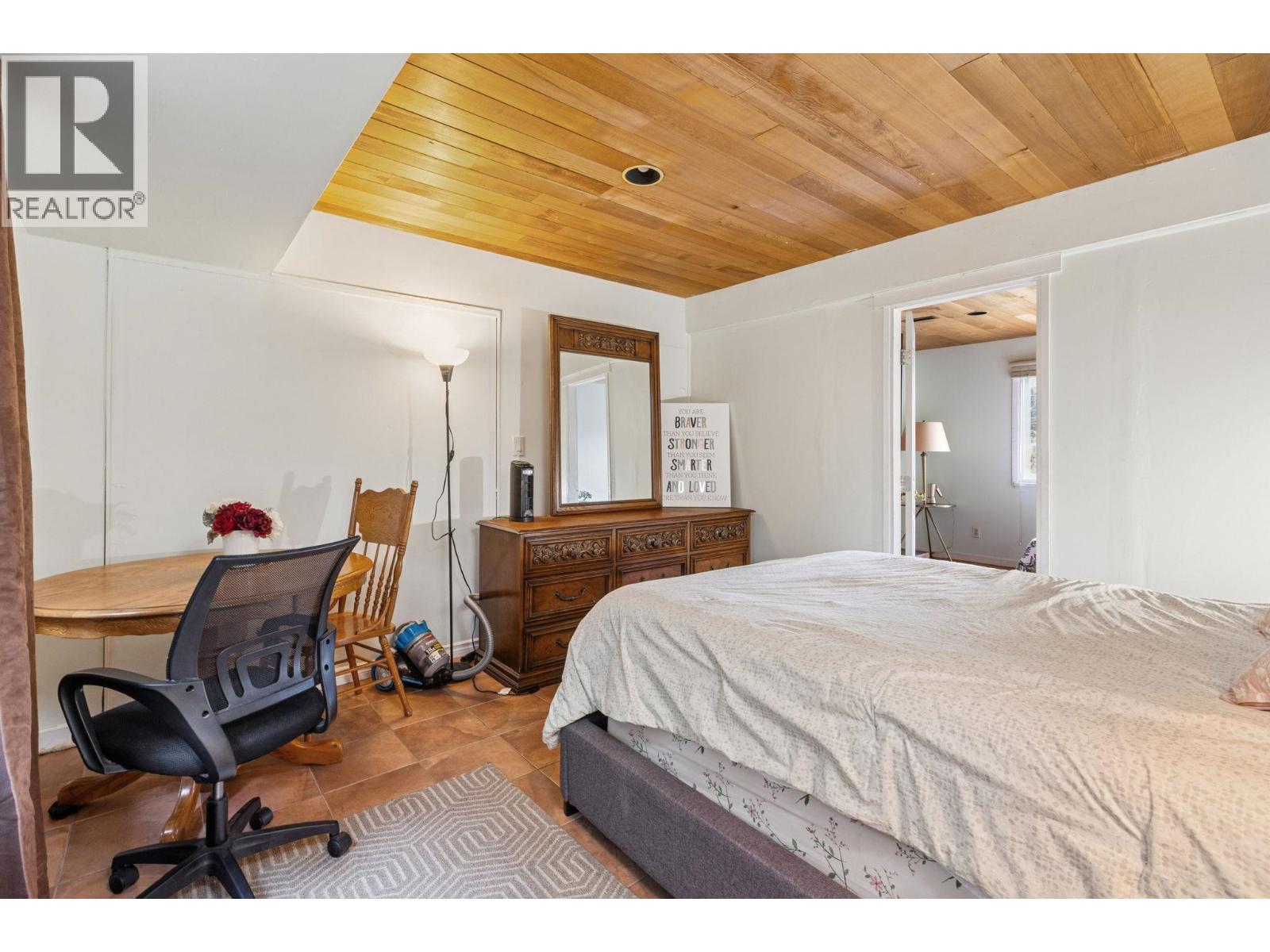 556 BALLANTREE ROAD, West Vancouver