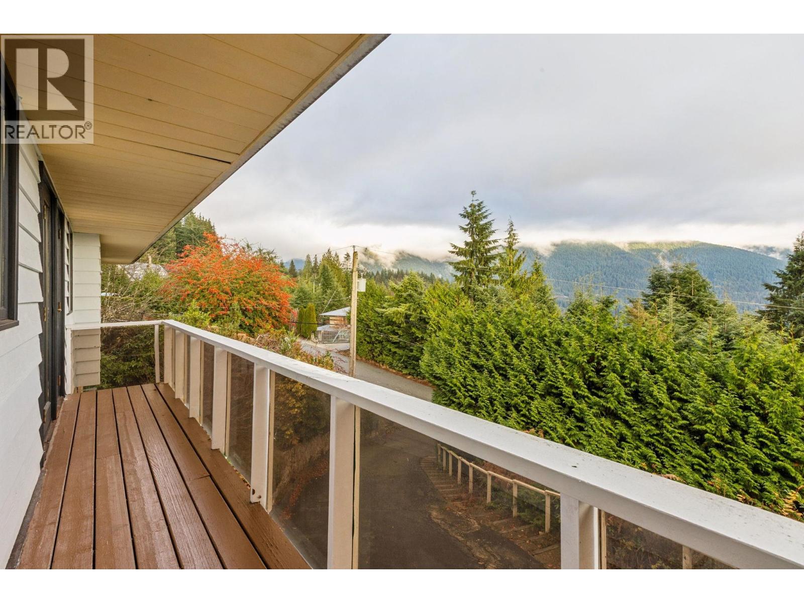 556 BALLANTREE ROAD, West Vancouver