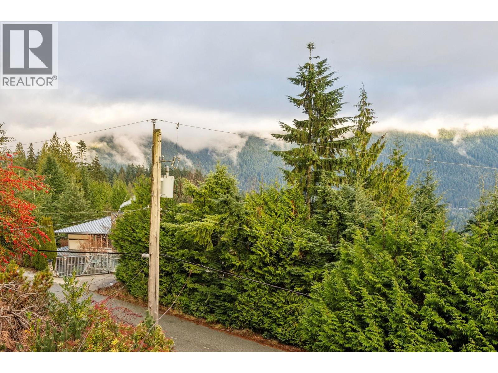 556 BALLANTREE ROAD, West Vancouver