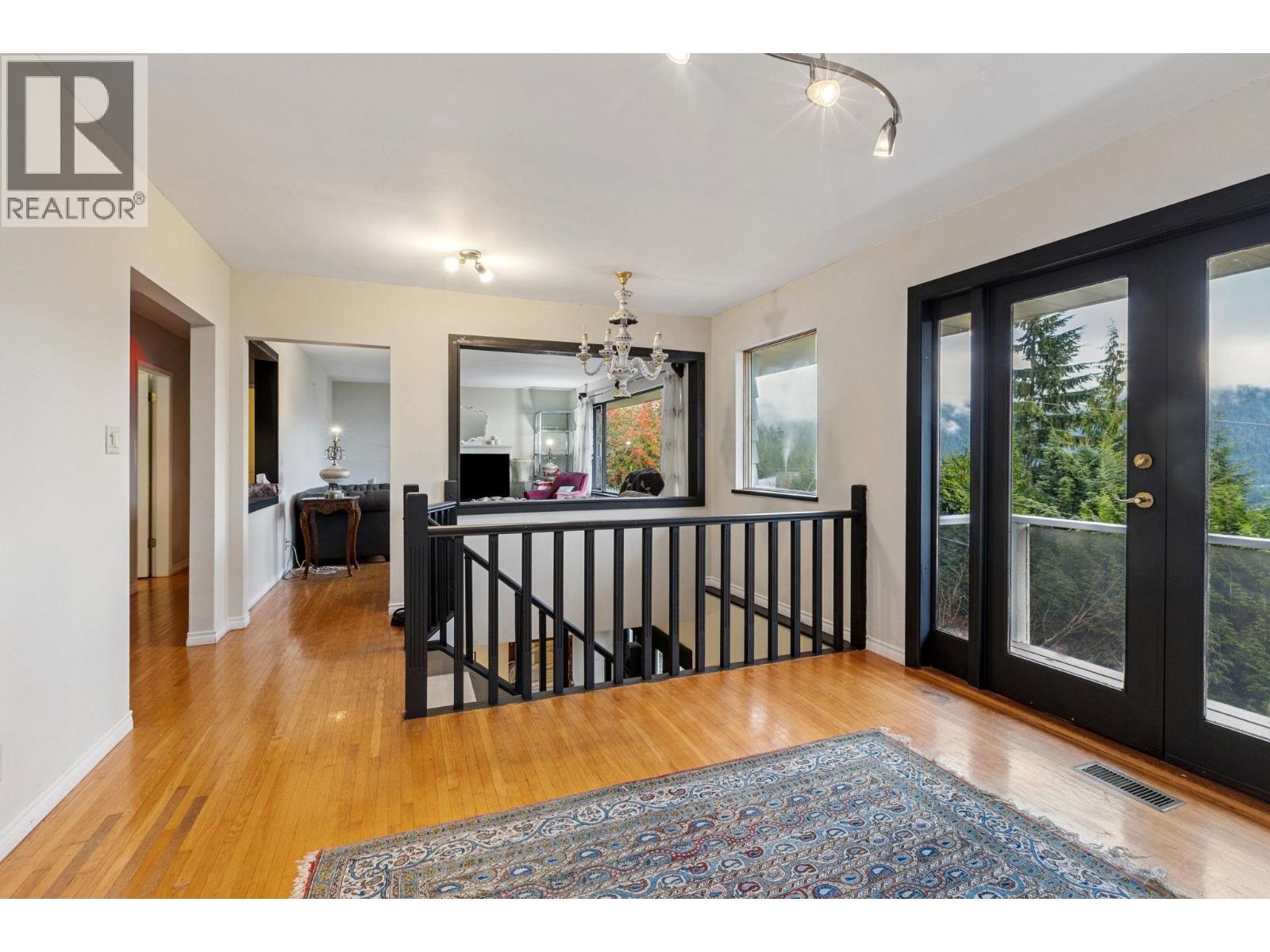 556 BALLANTREE ROAD, West Vancouver