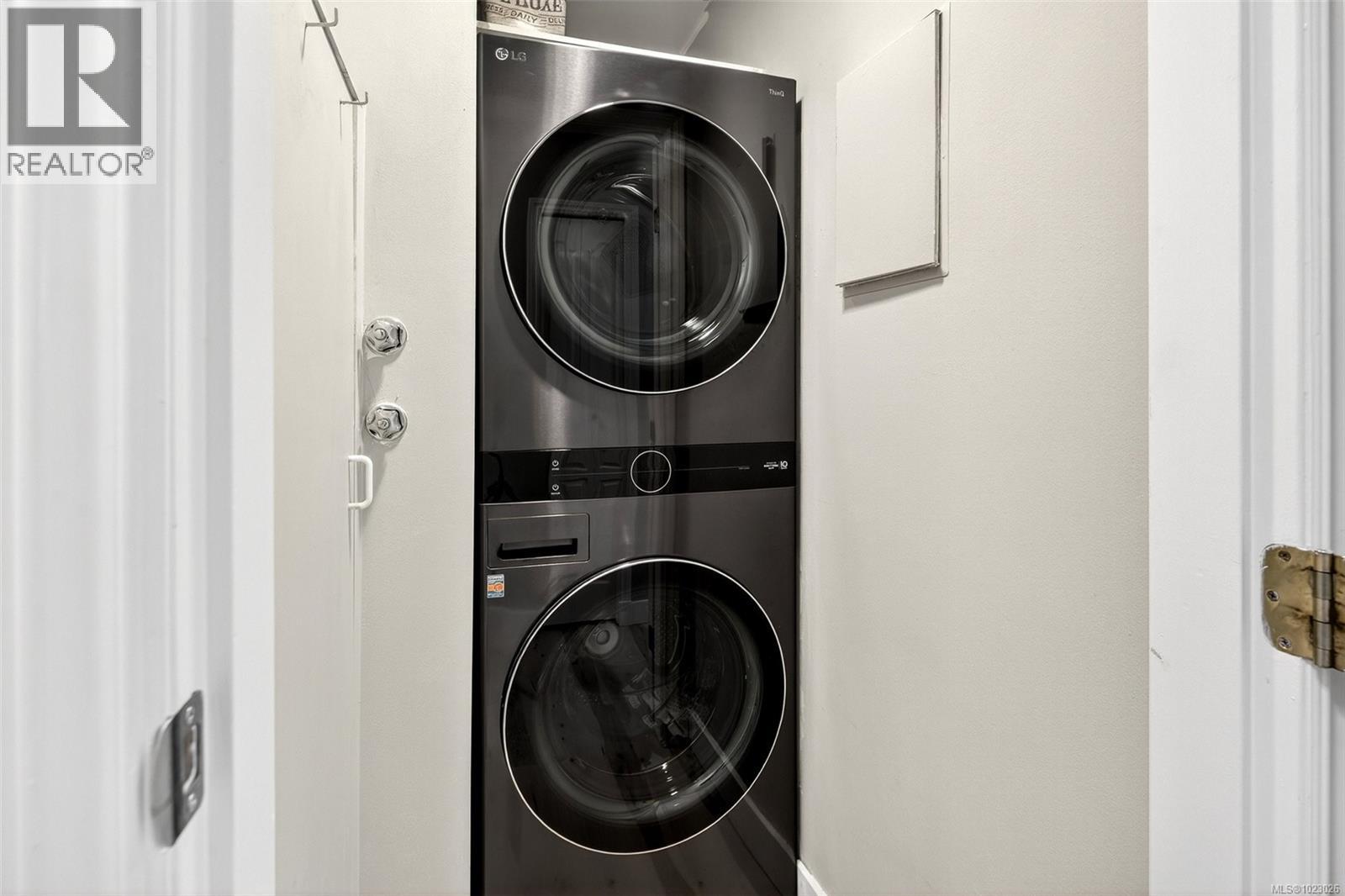 303 50 Songhees Road, Victoria