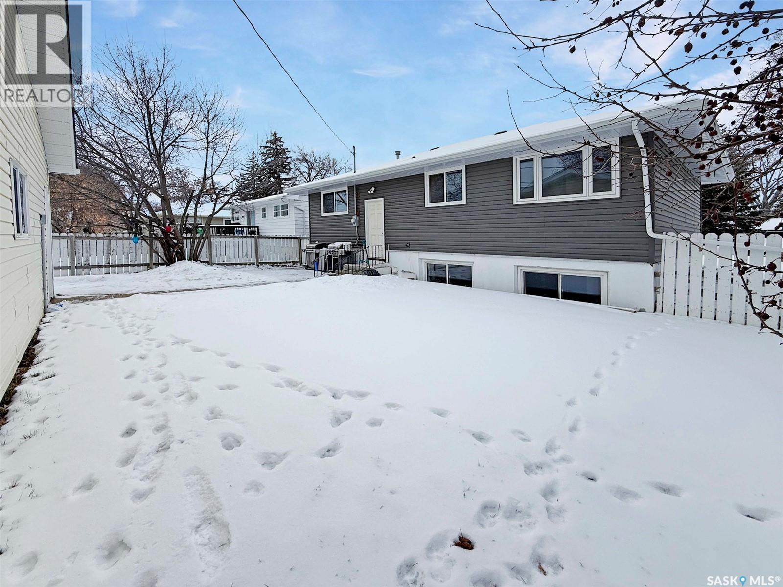 Single Family House Bungalow for Sale in  th AVENUE NE Swift Current 