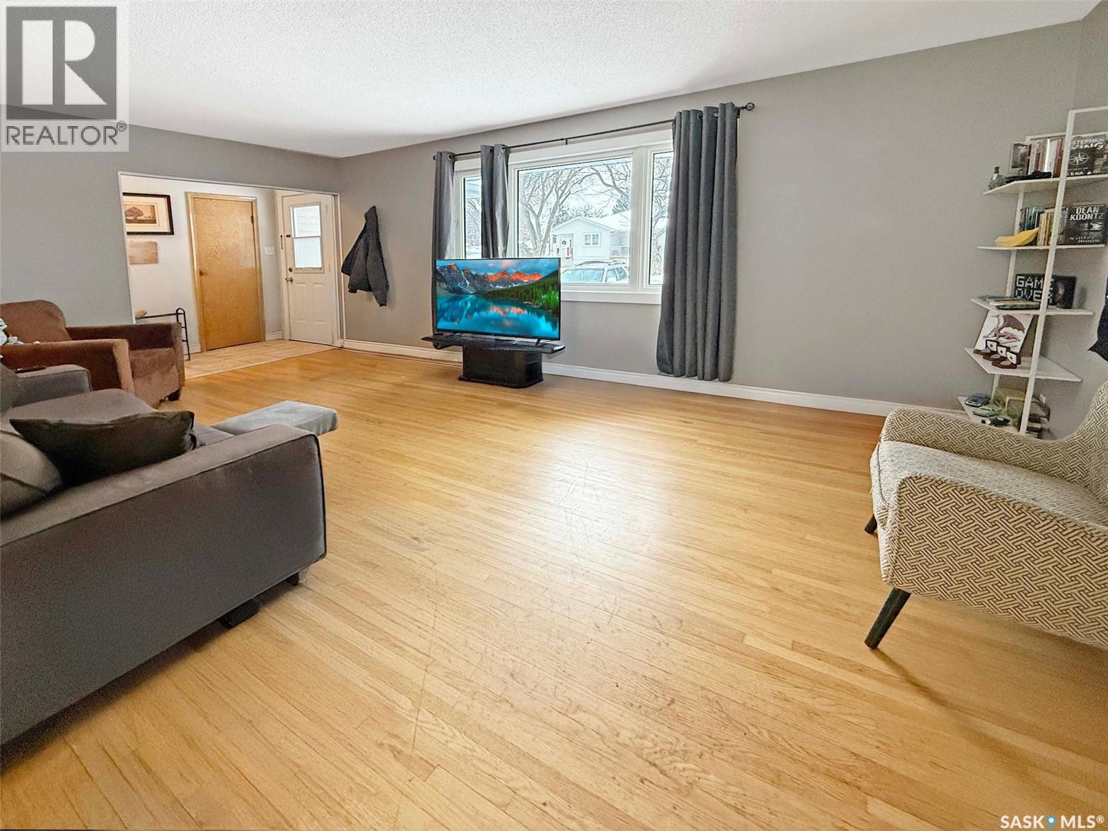 Single Family House Bungalow for Sale in  th AVENUE NE Swift Current 