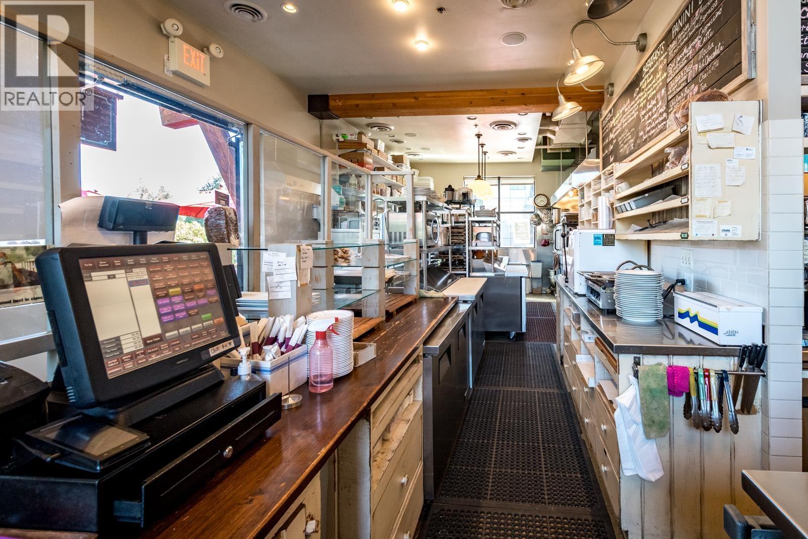 102 1001 GIBSONS WAY, Gibsons