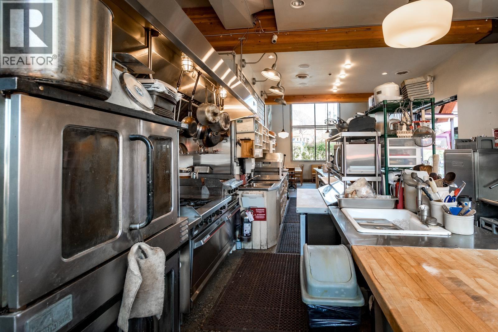 102 1001 GIBSONS WAY, Gibsons