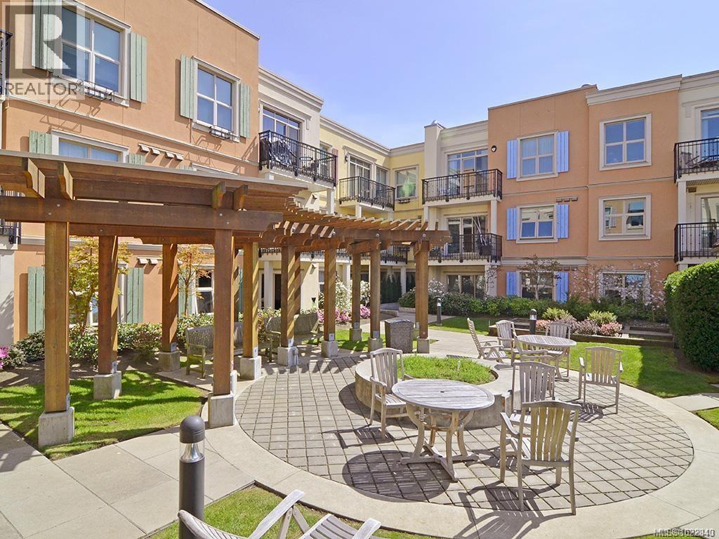 210 1620 McKenzie Avenue, Saanich