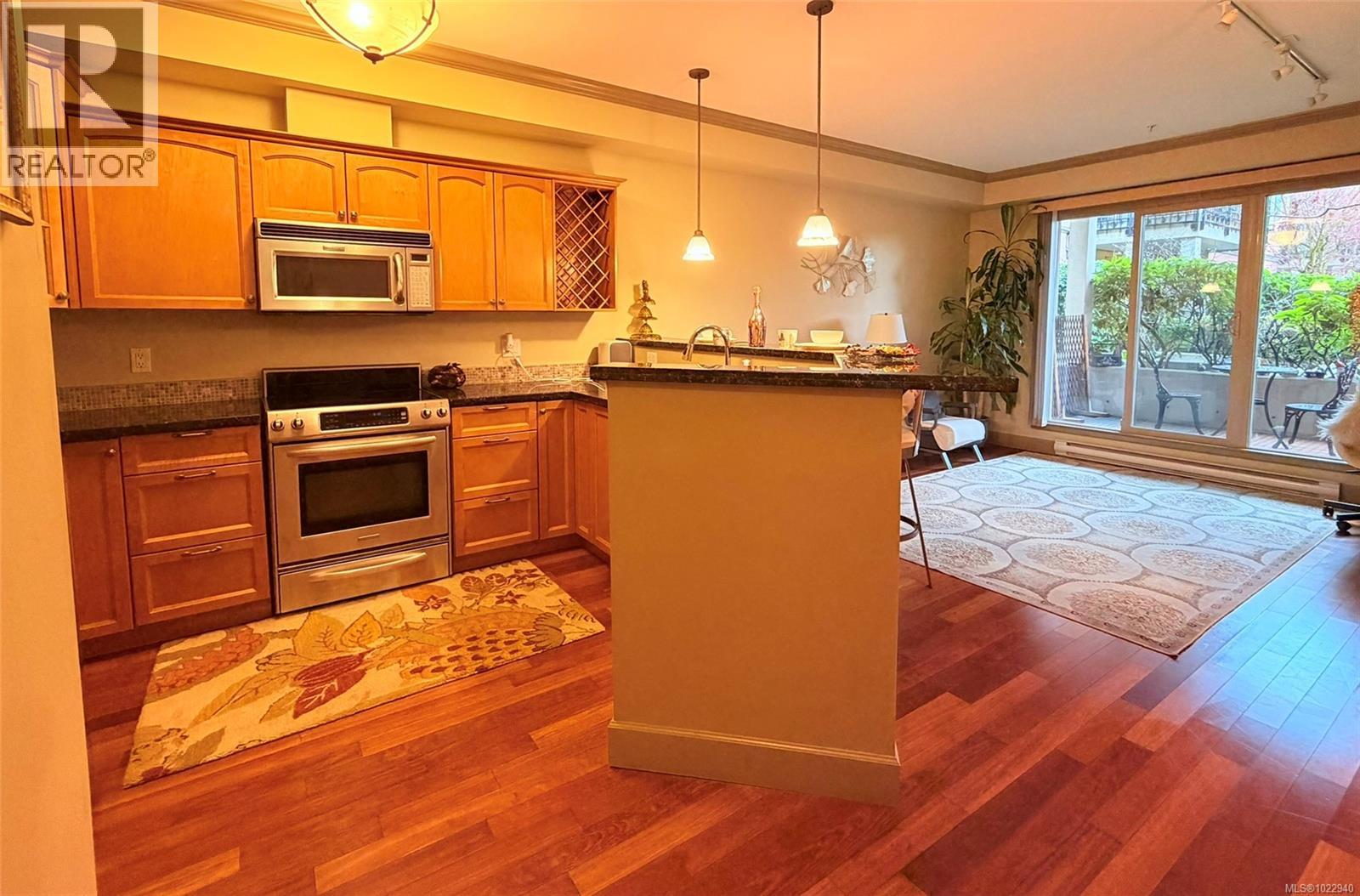 210 1620 McKenzie Avenue, Saanich