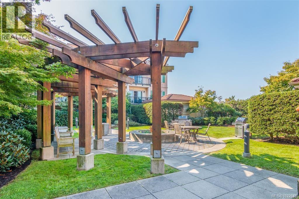 210 1620 McKenzie Avenue, Saanich