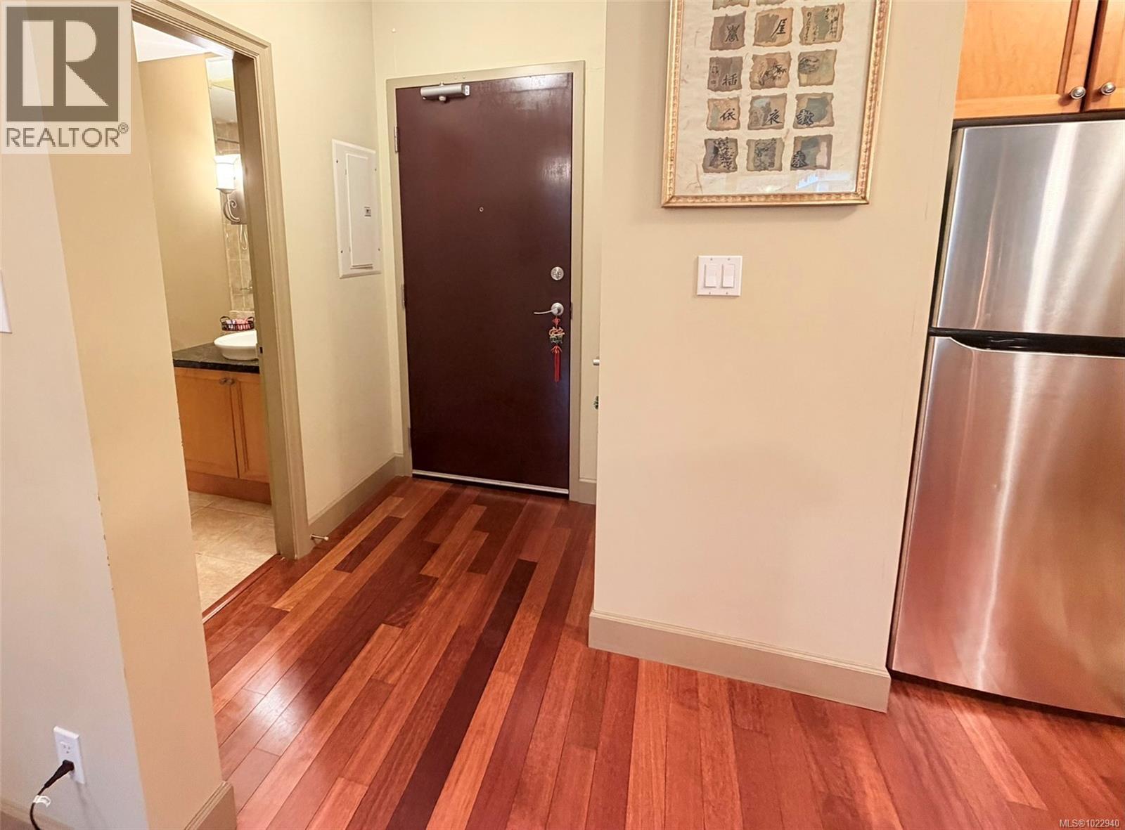 210 1620 McKenzie Avenue, Saanich