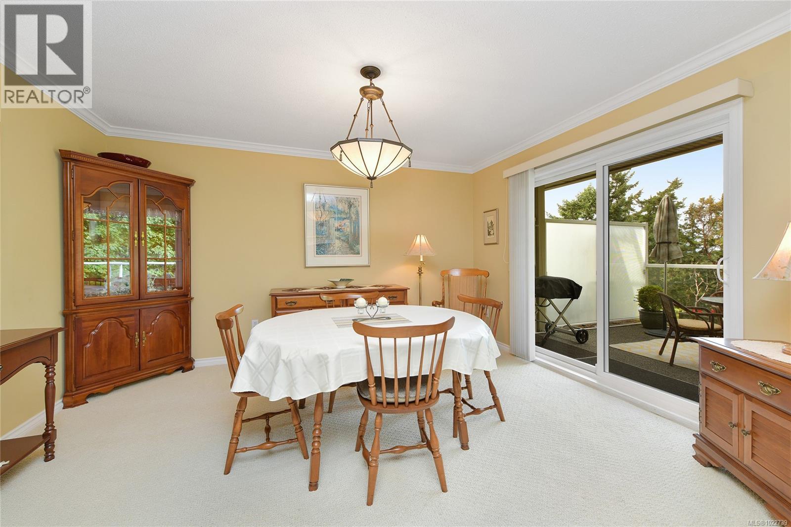 913 2829 Arbutus Road, Saanich