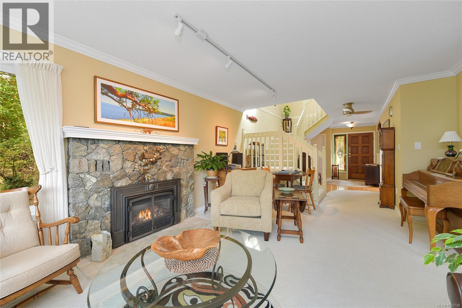 913 2829 Arbutus Road, Saanich