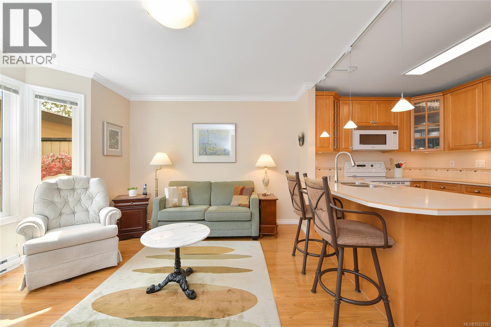 913 2829 Arbutus Road, Saanich