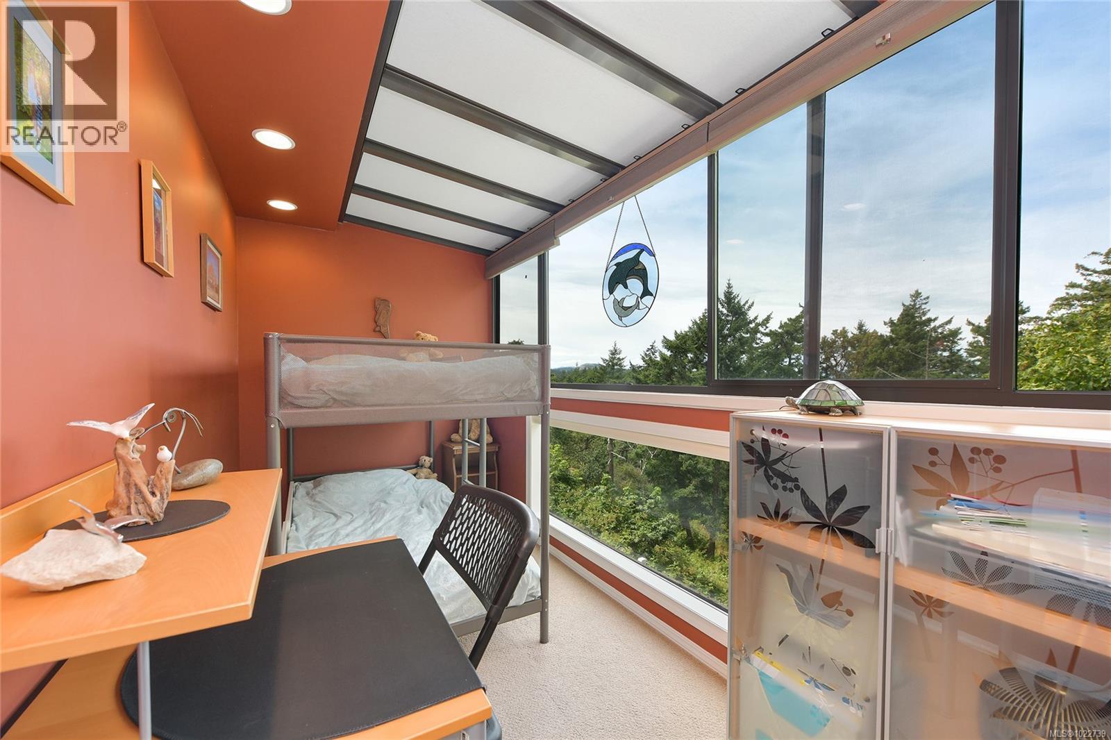 913 2829 Arbutus Road, Saanich