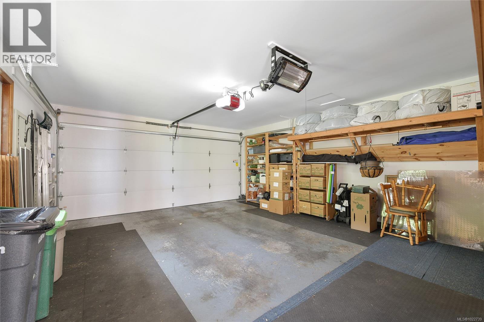 913 2829 Arbutus Road, Saanich