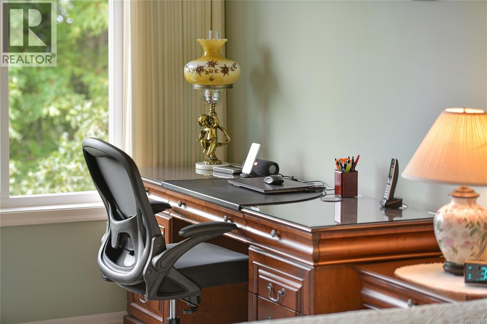 913 2829 Arbutus Road, Saanich