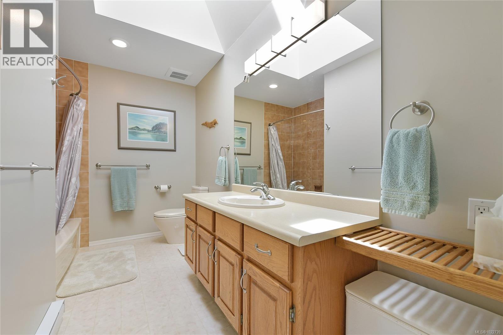 913 2829 Arbutus Road, Saanich