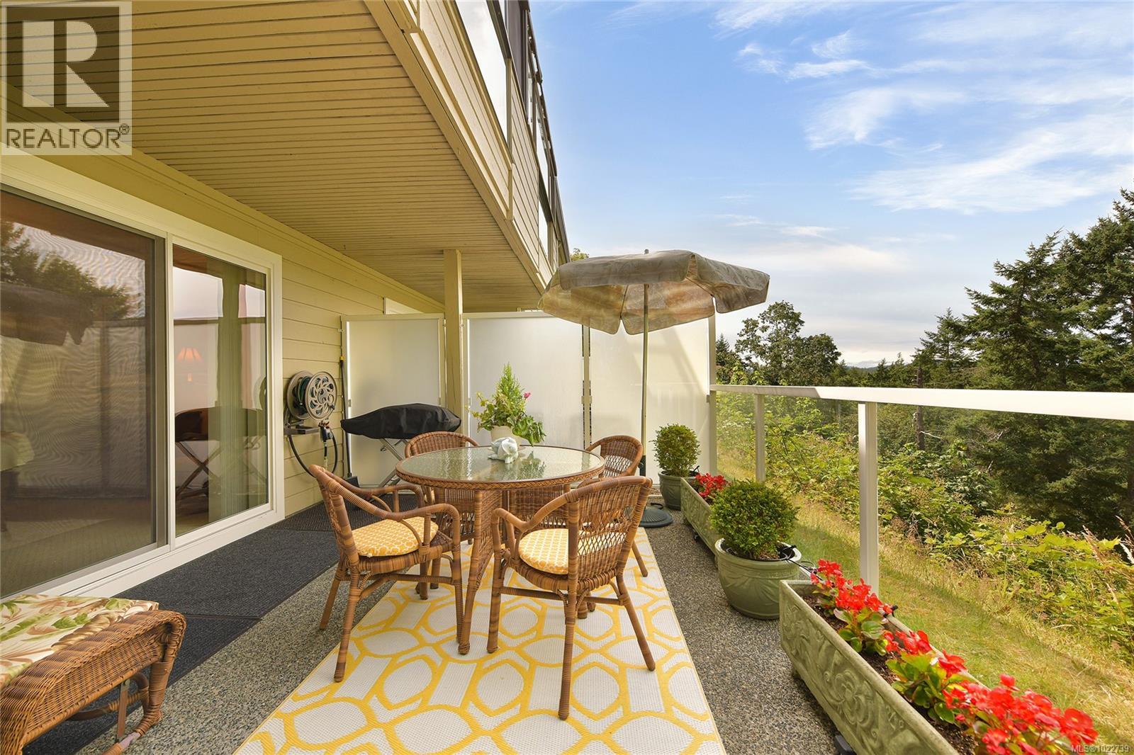 913 2829 Arbutus Road, Saanich