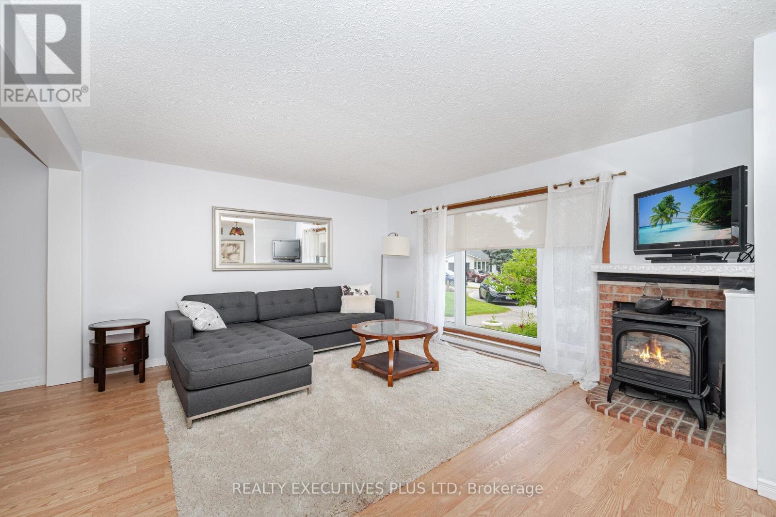 5 PINEVIEW COURT - 10