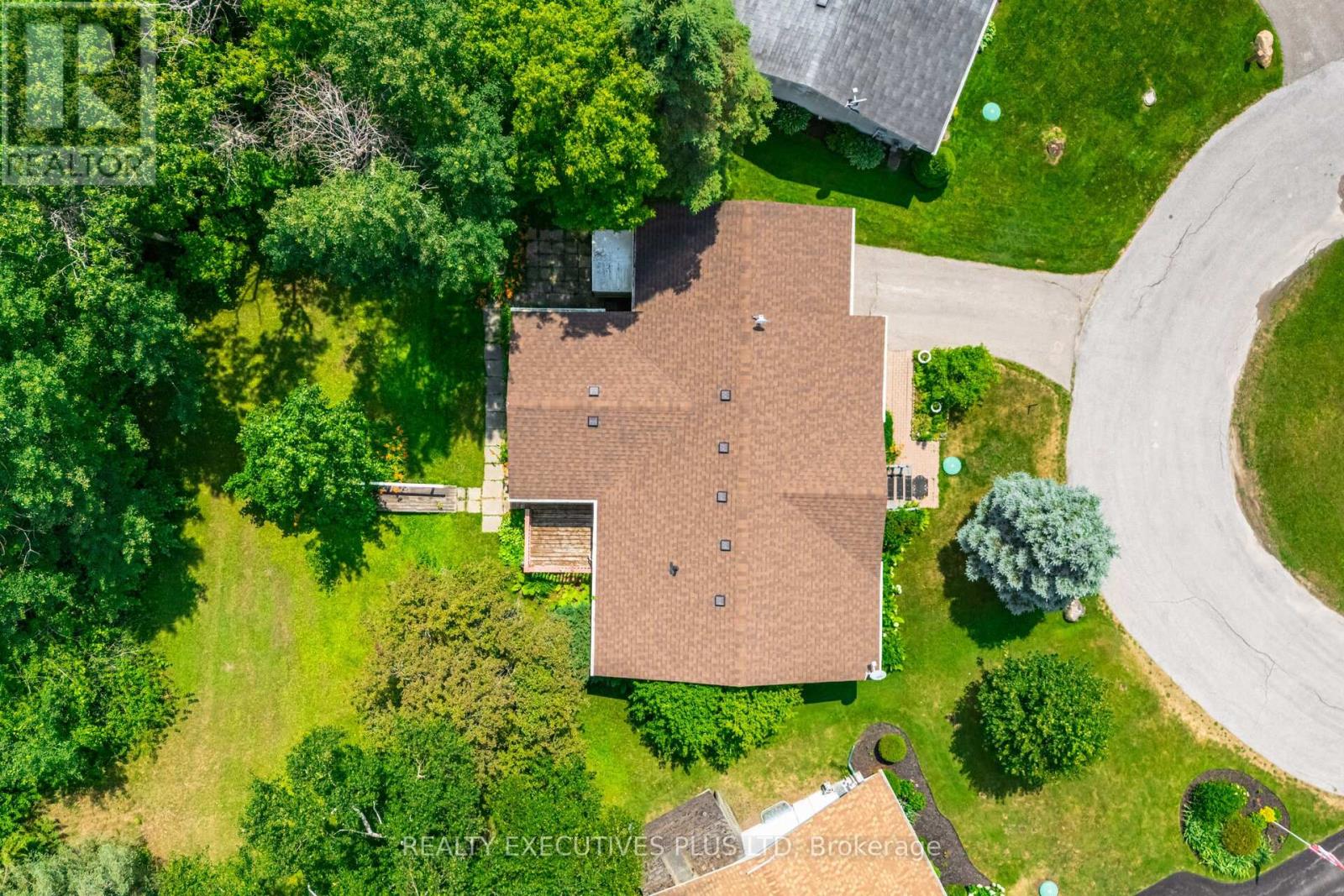 5 PINEVIEW COURT - 3