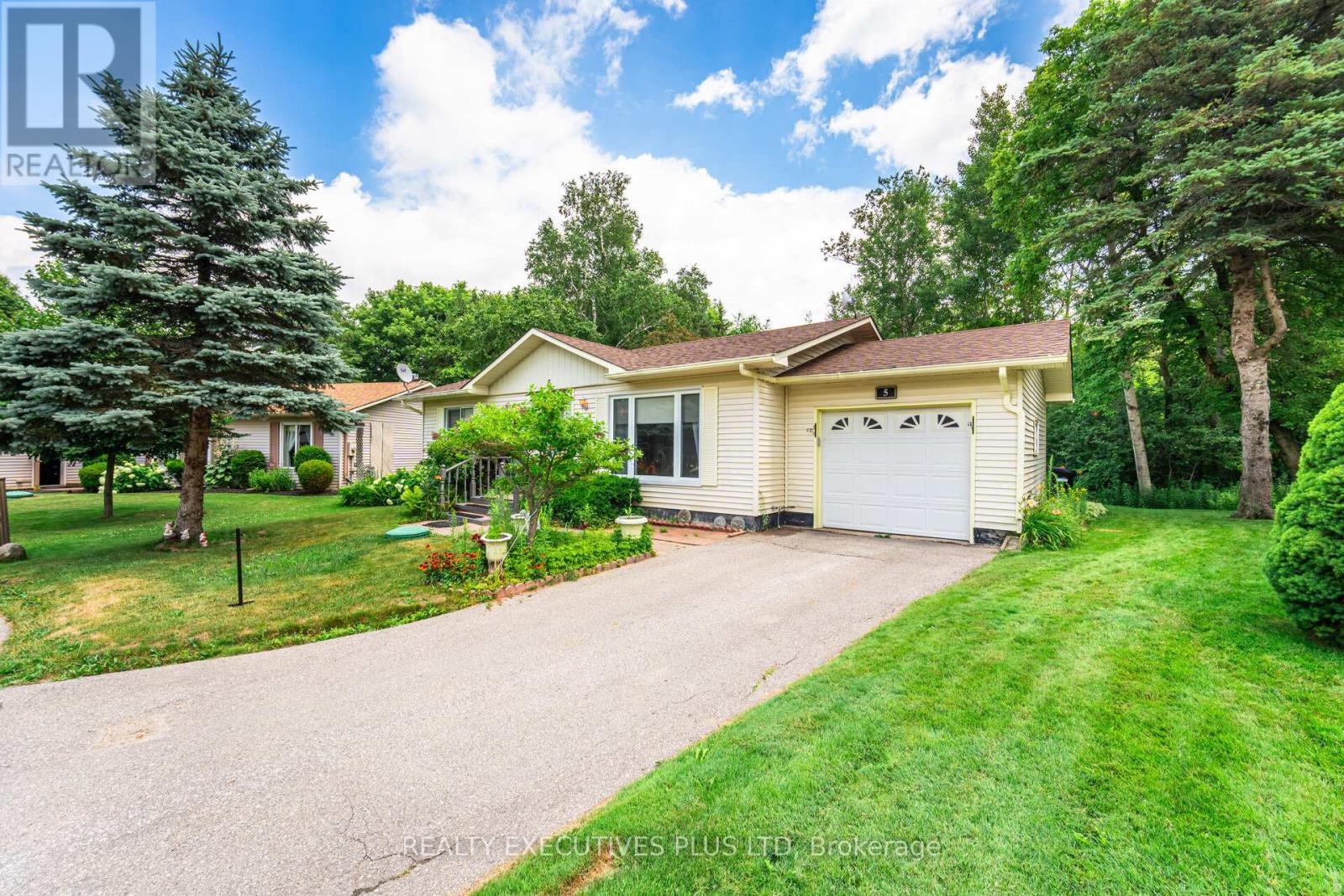 5 PINEVIEW COURT - 4