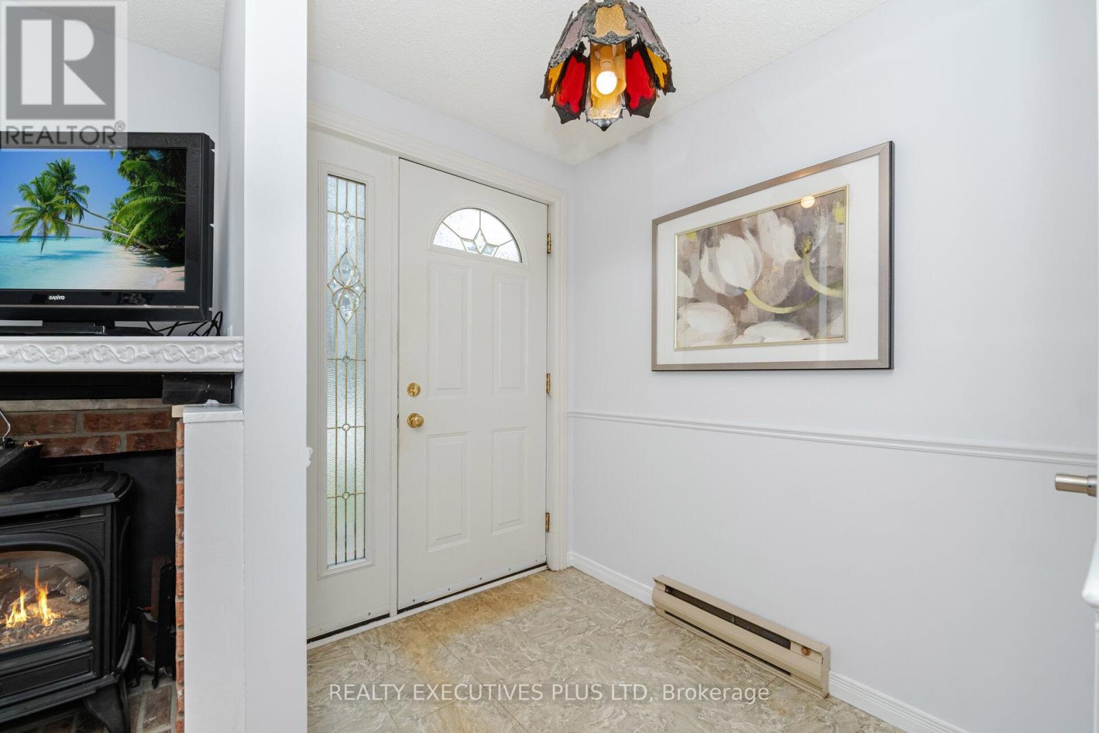 5 PINEVIEW COURT - 6