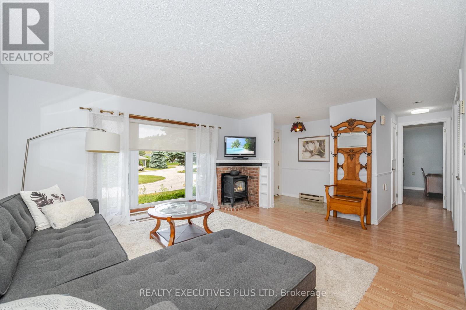 5 PINEVIEW COURT - 8