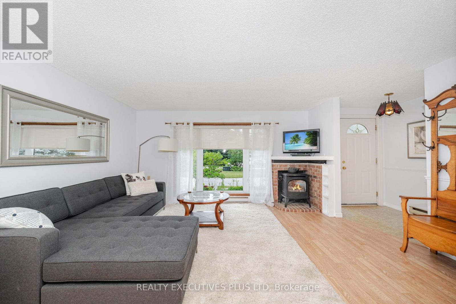 5 PINEVIEW COURT - 9