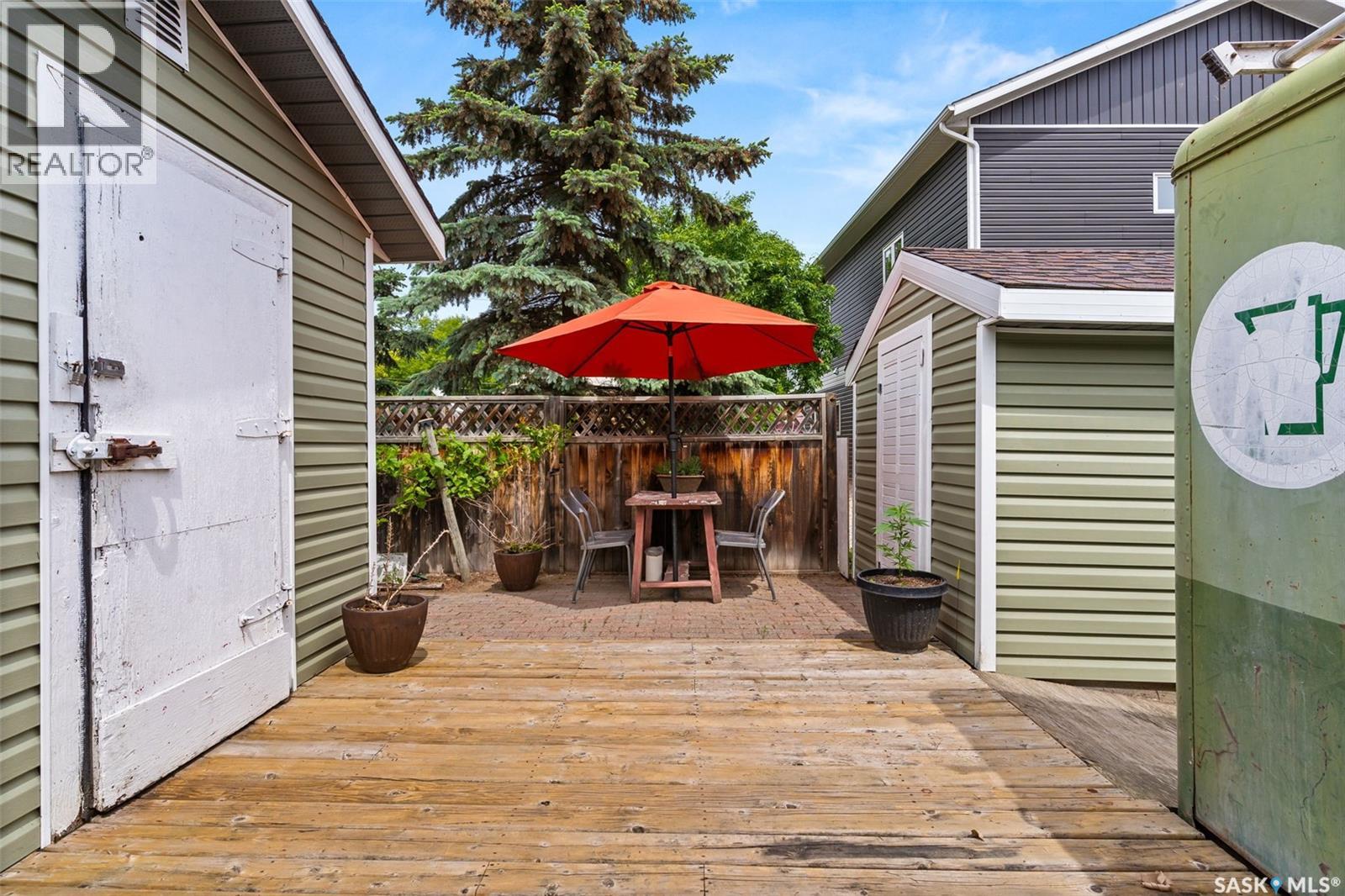 4 Regina AVENUE — photo 10