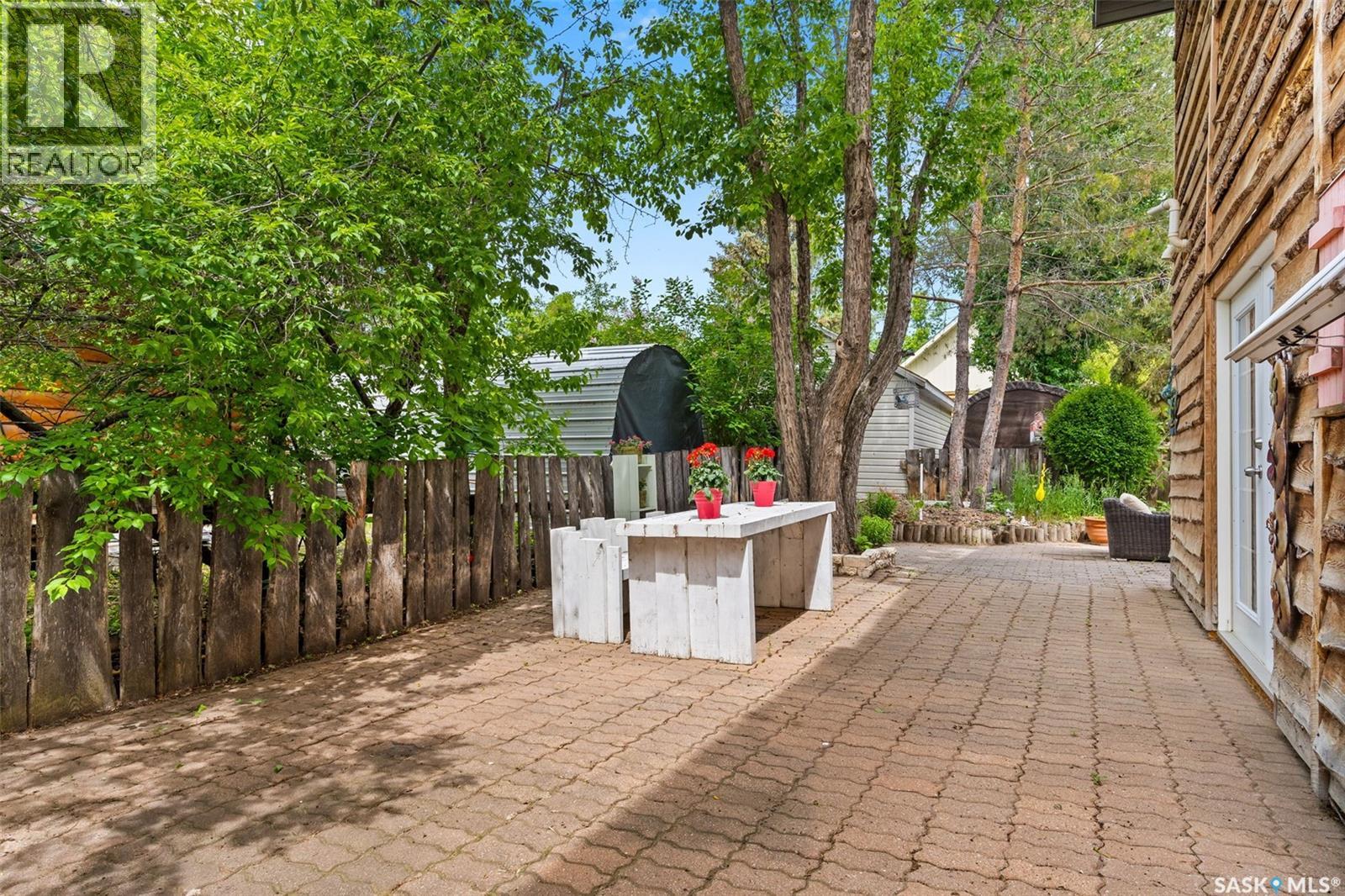 4 Regina AVENUE — photo 46