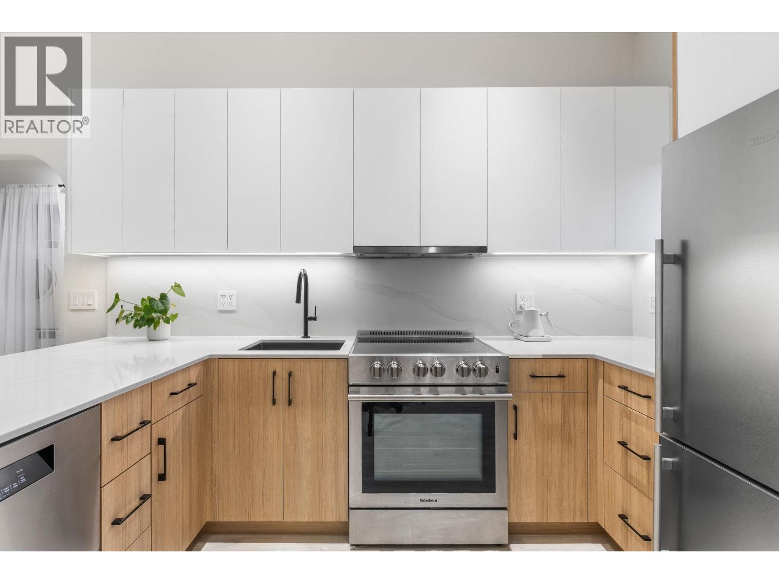 408 1363 CLYDE AVENUE, West Vancouver