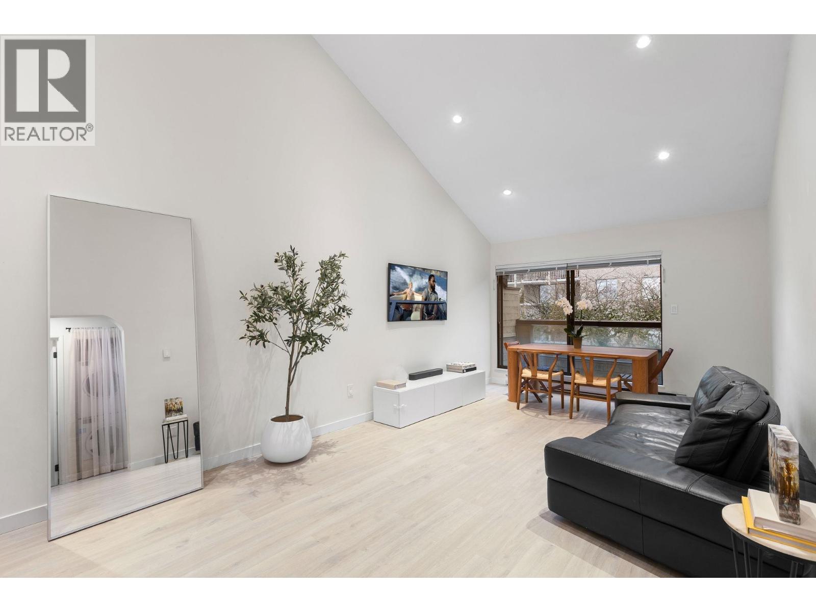 408 1363 CLYDE AVENUE, West Vancouver