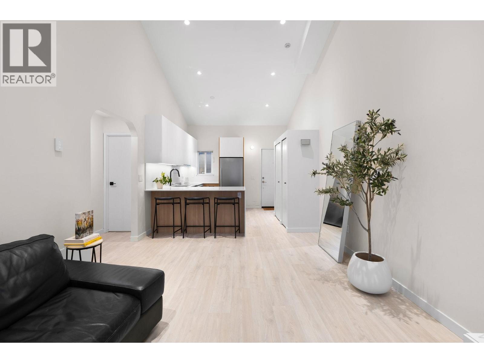 408 1363 CLYDE AVENUE, West Vancouver