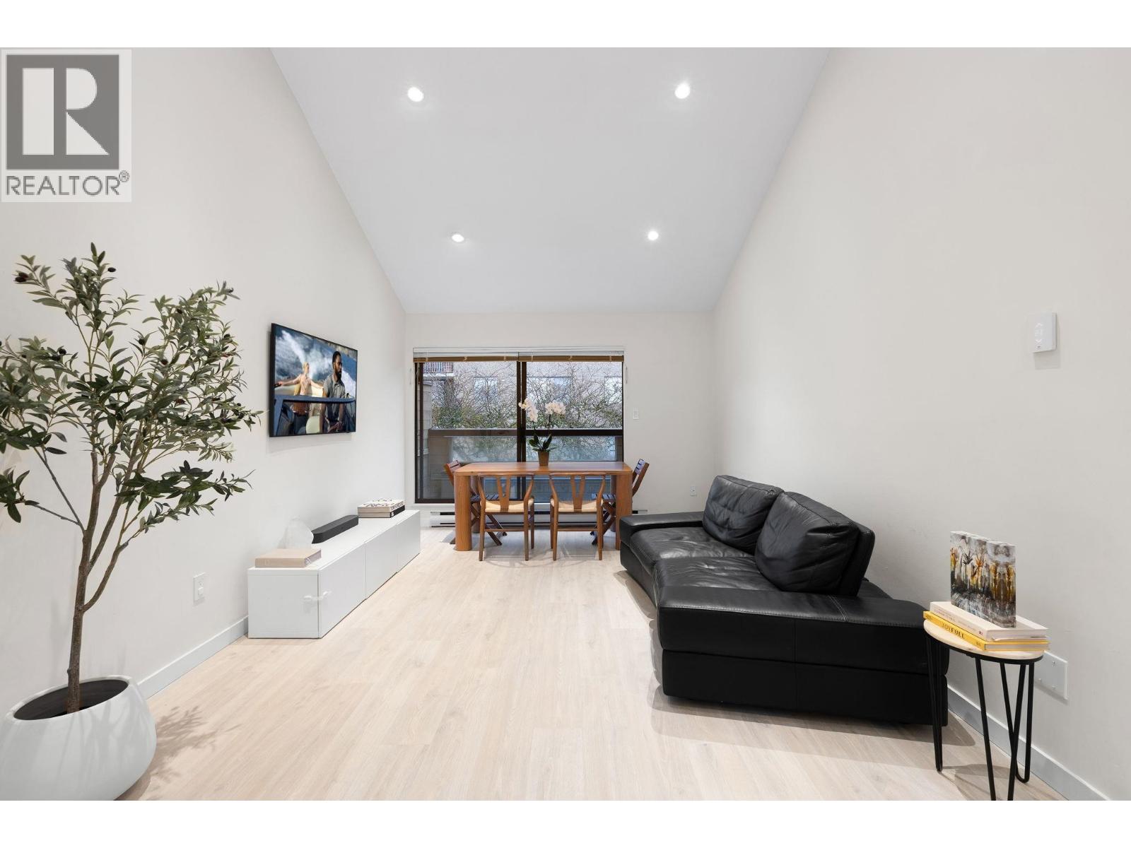 408 1363 CLYDE AVENUE, West Vancouver