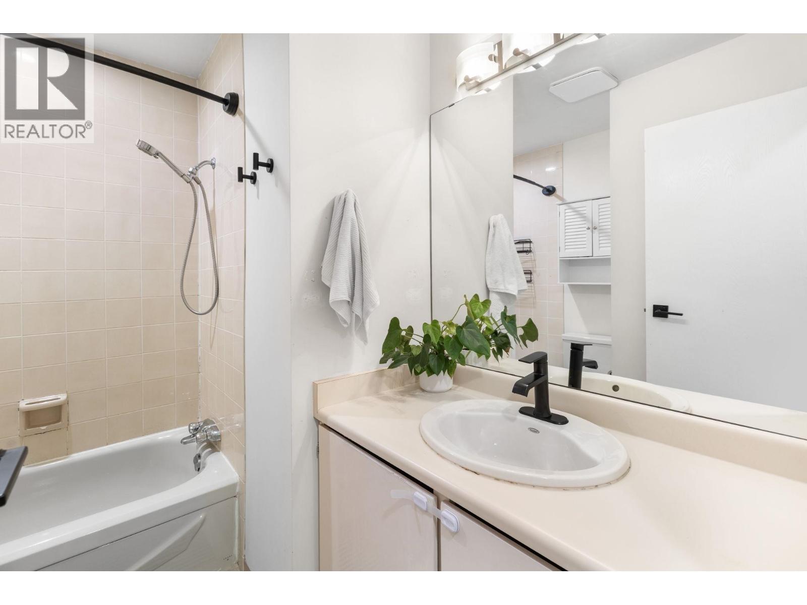 408 1363 CLYDE AVENUE, West Vancouver