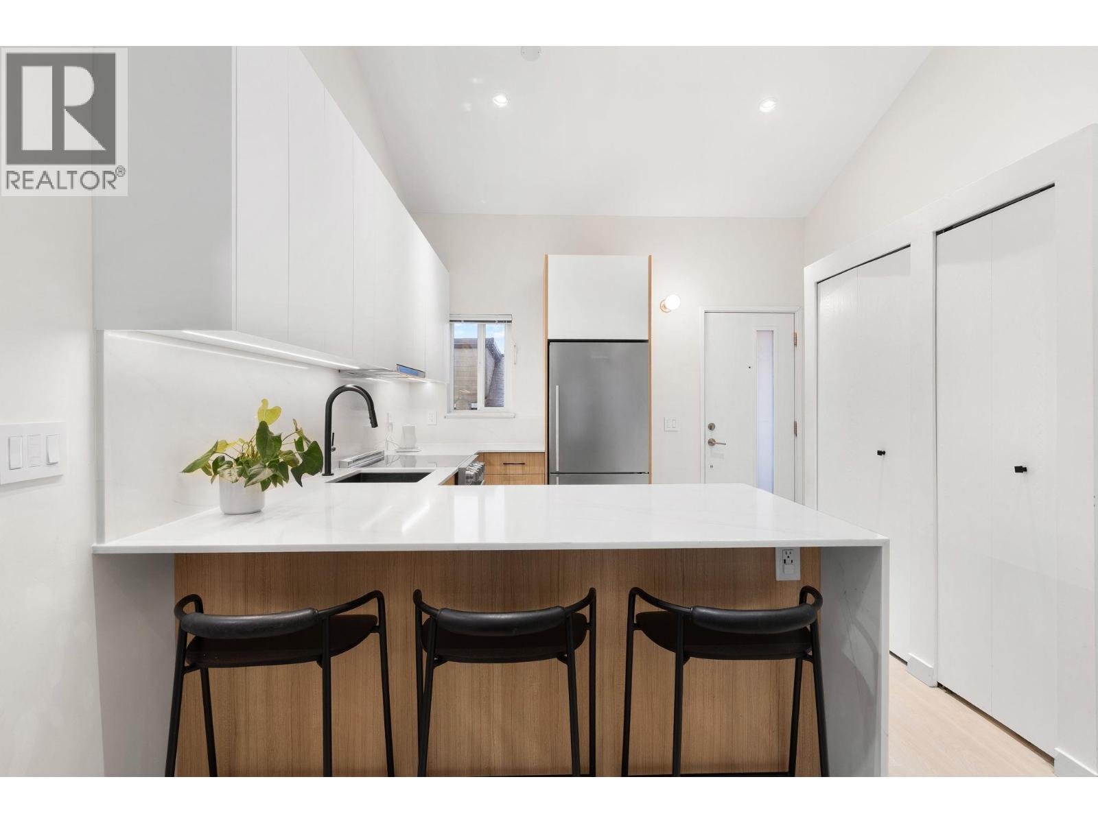 408 1363 CLYDE AVENUE, West Vancouver