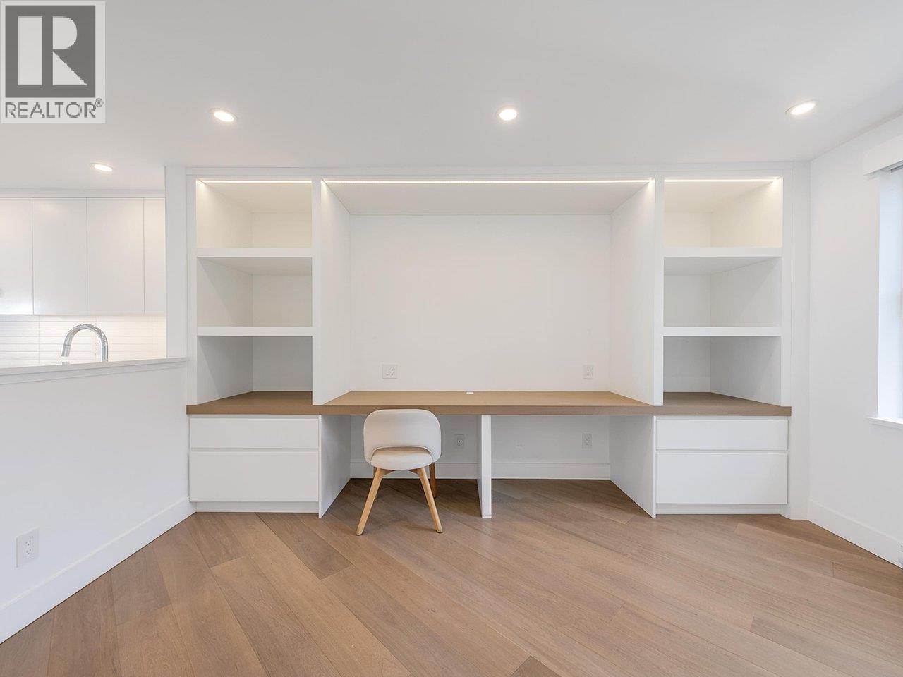 203 2190 ARGYLE AVENUE, West Vancouver