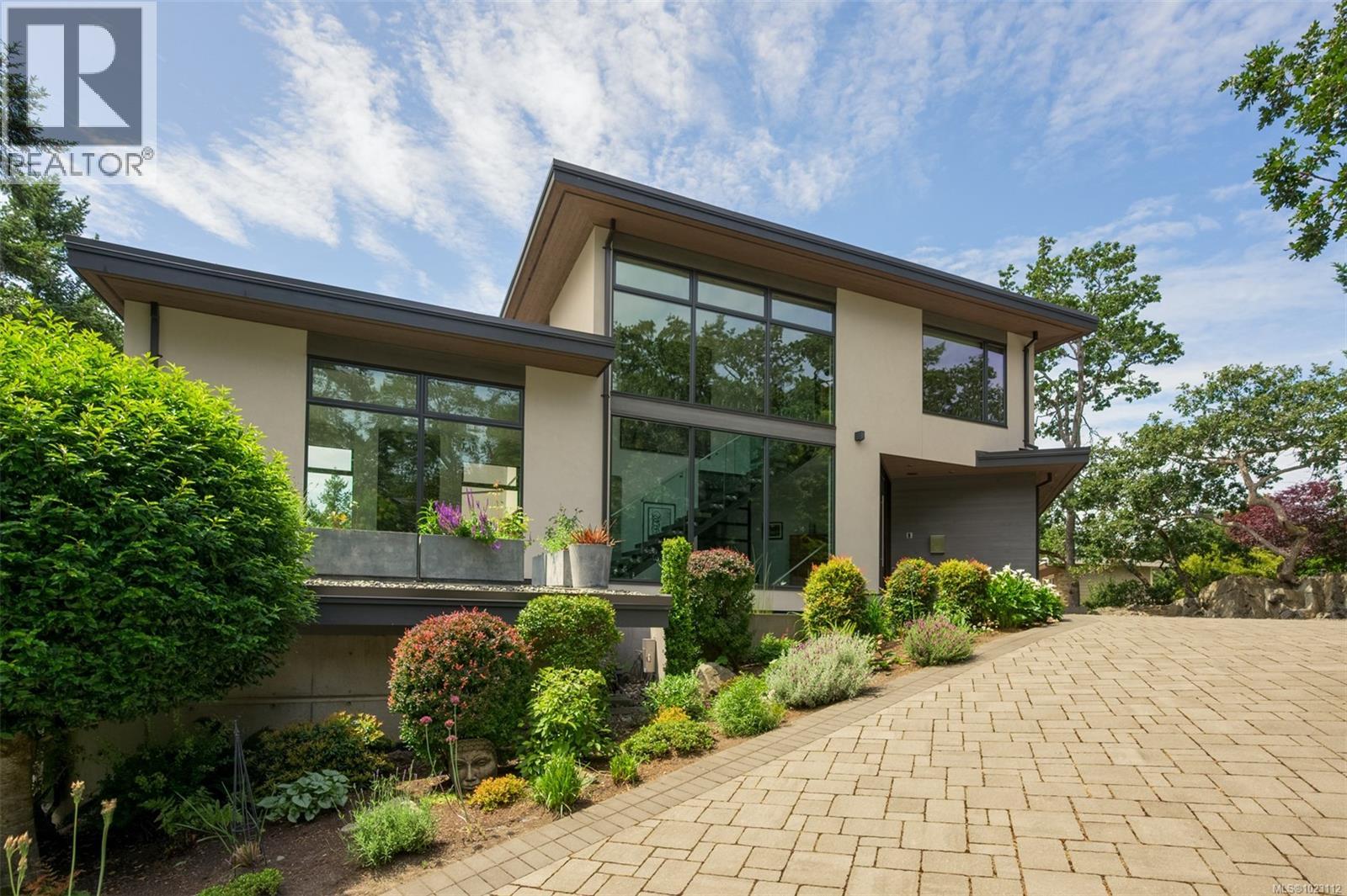  3724 Arbutus Ridge, Saanich