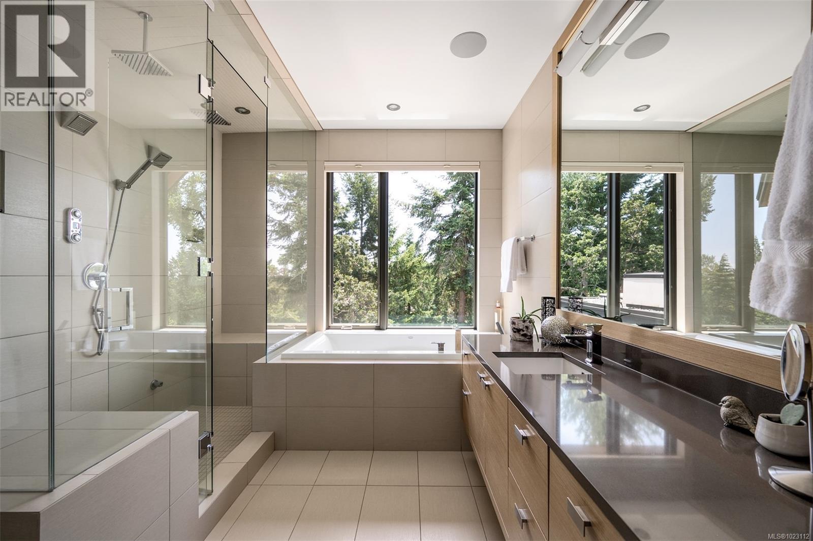  3724 Arbutus Ridge, Saanich