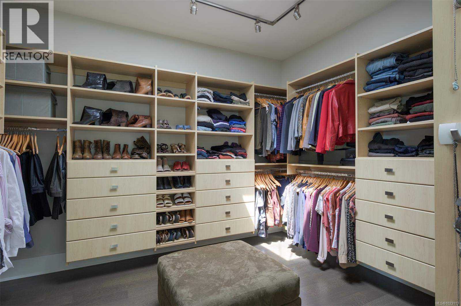  3724 Arbutus Ridge, Saanich