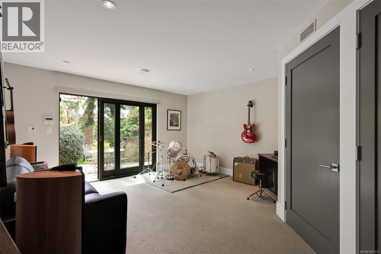  3724 Arbutus Ridge, Saanich