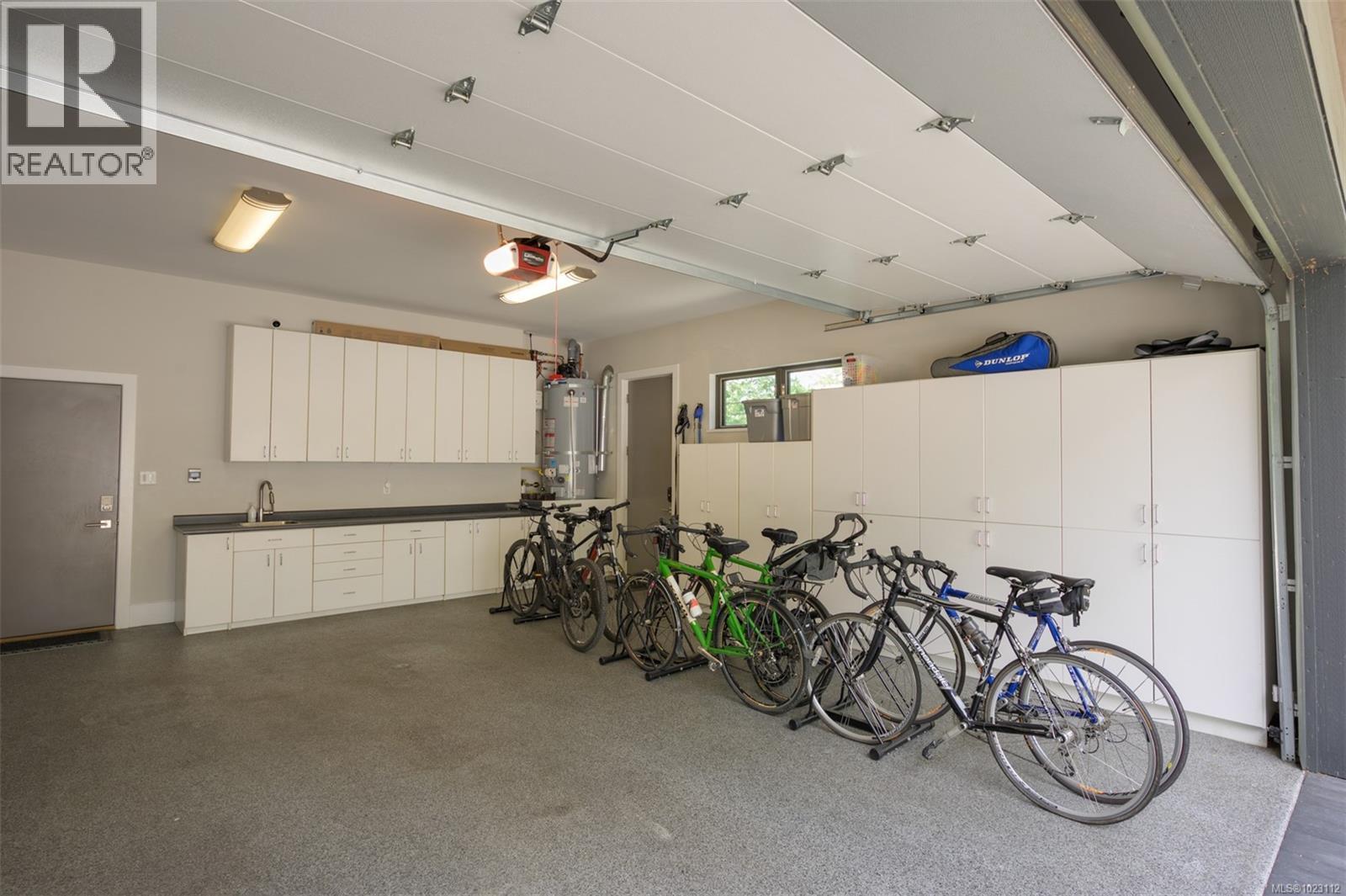  3724 Arbutus Ridge, Saanich