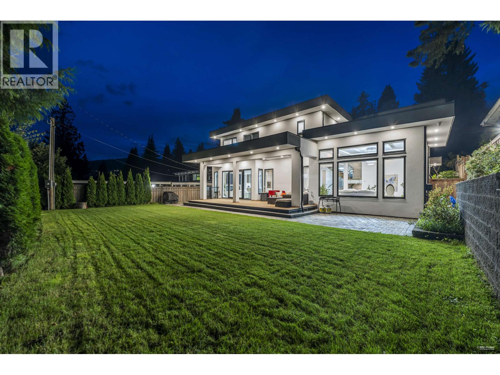 929 CANYON BOULEVARD, North Vancouver