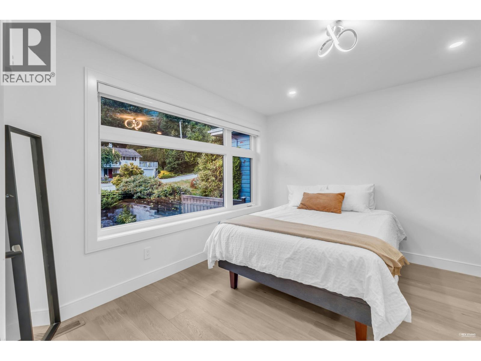 929 CANYON BOULEVARD, North Vancouver