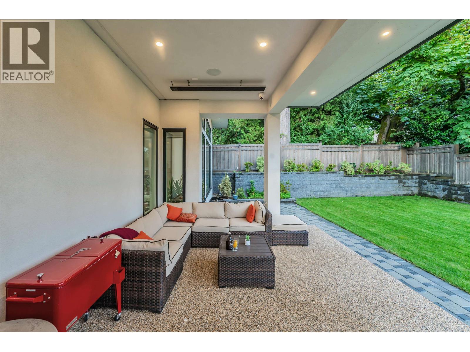 929 CANYON BOULEVARD, North Vancouver