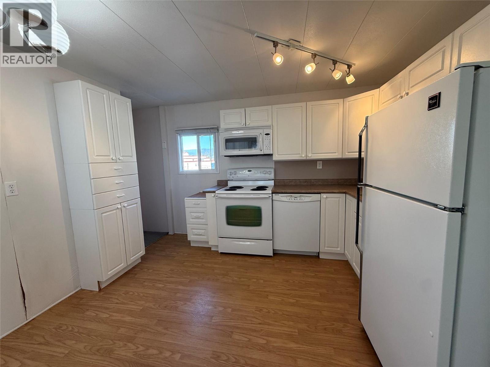 5 6822 Leighton Crescent, Oliver