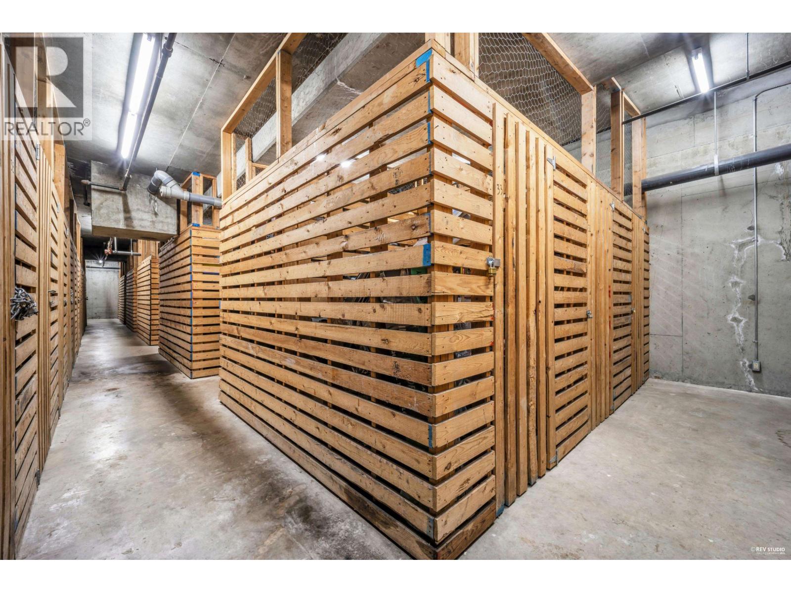 104E 3081 GLEN DRIVE, Coquitlam