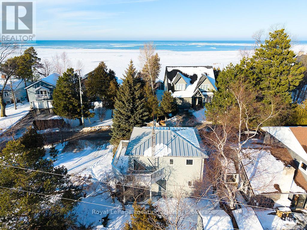 102 FRASER CRESCENT - 40