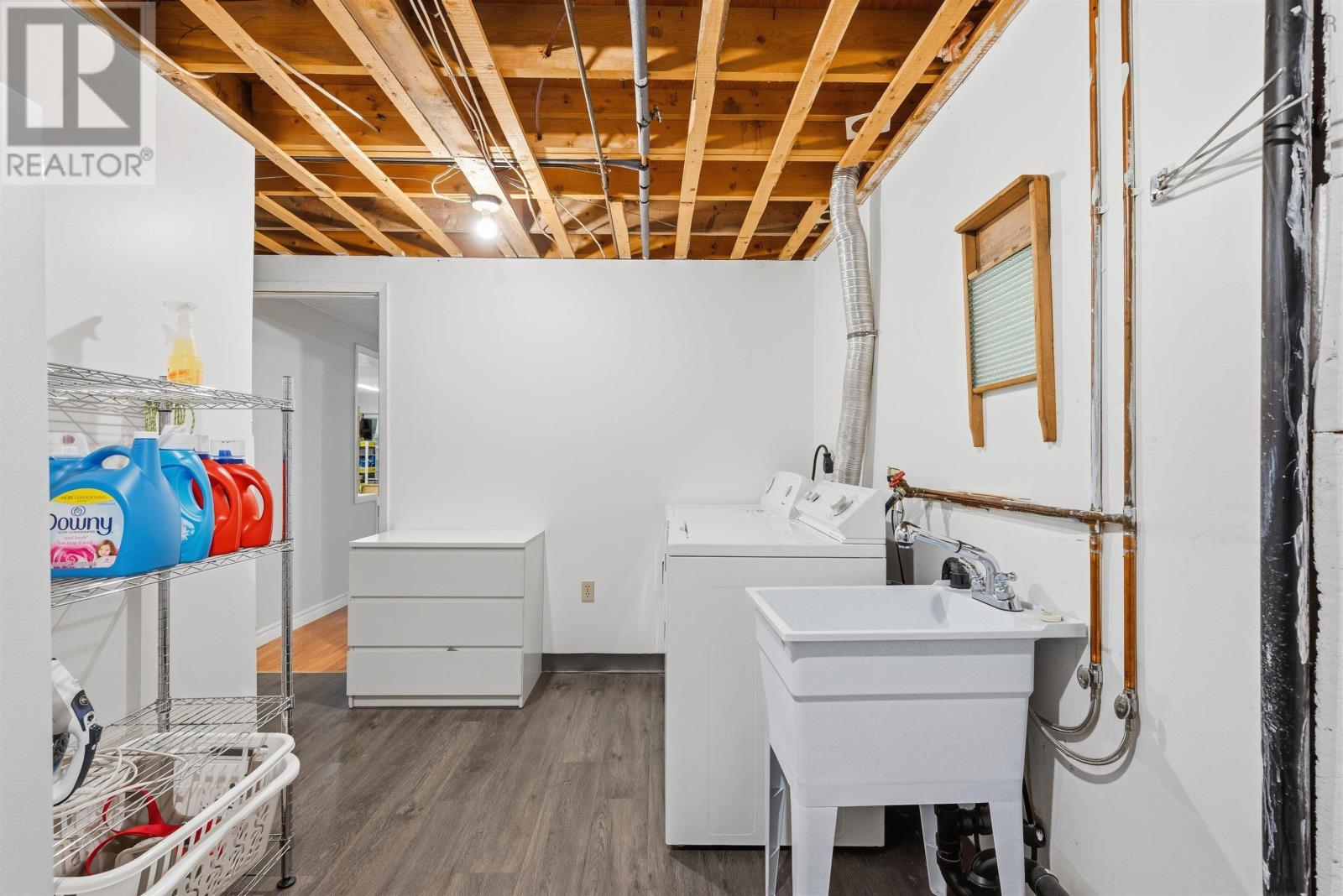 Property 25 of 49 of 54 Quaker Crescent